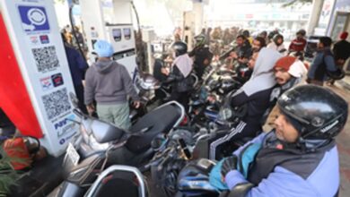 Photo of देश में अप्रैल में आर्थिक गतिविधियों ने पकड़ी रफ्तार, पेट्रोल और डीजल की खपत बढ़ी