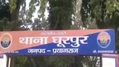 Photo of प्रयागराज में सड़क के किनारे मिला रक्तरंजित अधेड़ का शव, हत्या की आशंका