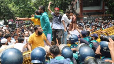 Photo of ढाका में पुलिस ने छात्रों के ‘जुलाई ओइक्यो मार्च’ को सचिवालय जाने से रोका