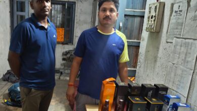 Photo of समेकित जांच चौकी पर 11 बोतल अंग्रेजी शराब के साथ तस्कर गिरफ्तार