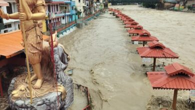 Photo of उत्तराखंड में मूसलधार बारिश से जनजीवन प्रभावित, नदियों का जलस्तर खतरे के निशान के करीब