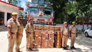 Photo of पुलिस चेकिंग में पांच लाख की शराब ट्रक समेत जब्त