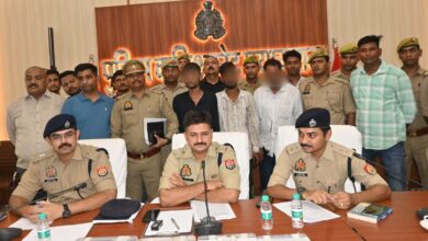 Photo of प्रयागराज: मुठभेड़ के बाद हुआ लाखों की चोरी का खुलासा, घायल समेत चार गिरफ्तार