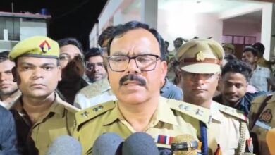 Photo of महंत कौशलेन्द्र गिरी से दुर्व्यवहार मामले में रसड़ा नपाध्यक्ष समेत सौ पर मुकदमा