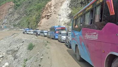 Photo of बाढ़ और भूस्खलन के कारण नेपाल के दस राजमार्ग पूरी तरह से अवरुद्ध
