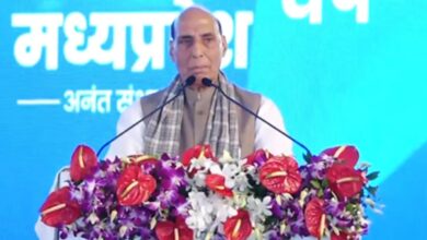 Photo of भोपाल: रक्षा मंत्री ने सीएम की तारीफ करते हुए कहा- एमपी में डिफेंस हब बनने की क्षमता