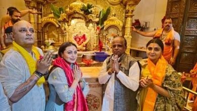 Photo of राष्ट्रीय पुरस्कार मिलने के बाद सिद्धिविनायक मंदिर पहुंचीं रानी मुखर्जी