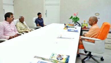Photo of गाजीपुर नोनहरा कांड: मुख्यमंत्री योगी ने मृतक के परिजनों से की मुलाक़ात