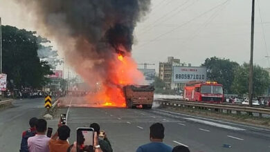 Photo of महाराष्ट्र के पुणे में दो कंटेनर वाहनों में जबरदस्त टक्कर से लगी आग, आठ की मौत