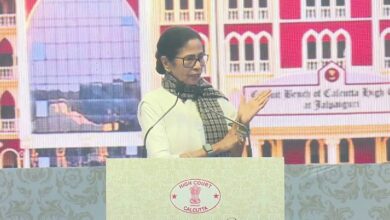 Photo of धर्मतला धरना मंच से ममता ने की प्रधानमंत्री के इस्तीफे की मांग