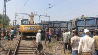 Photo of मप्र के कटनी में कोयले से भरी मालगाड़ी के पांच डिब्बे पटरी से उतरे, यातायात प्रभावित