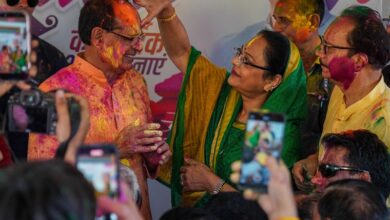 Photo of मध्य प्रदेश में धूमधाम से मना होली का त्योहार, विदेशी मेहमान भी फागुन के रंग में रंगे