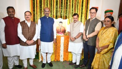 Photo of लोकसभा अध्यक्ष ओम बिरला ने संसद भवन में वीर सावरकर को दी श्रद्धांजलि