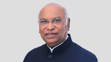 Photo of एलपीजी कीमतों में बढ़ोतरी पर खरगे का केंद्र पर हमला, बोले- बढ़ती महंगाई ने बिगाड़ा आम जनता का बजट
