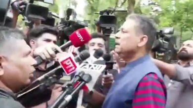 Photo of टीएमसी में विभाजन रोकने को ओम बिरला से मिले सागरिका घोष और कीर्ति आजाद