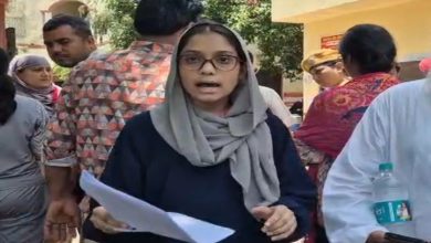Photo of अजमेर में NEET परीक्षा के दौरान भारी हंगामा : बुर्का पहनकर आई छात्रा को रोका, कलेक्टर के दखल के बाद मिली एंट्री