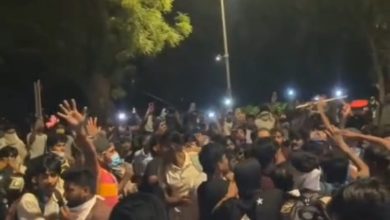 Photo of जंतर-मंतर में प्रदर्शन स्थल के पास दिल्ली पुलिस के इंस्पेक्टर पर हमला, आई-कार्ड और सोने की चेन छीनी