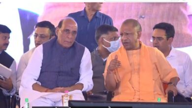 Photo of राजनाथ सिंह व योगी ने लखनऊ छावनी में 101 करोड़ की 14 परियोजनाओं का किया भूमि पूजन, प्रमुख बाजारों के अंग्रेज नाम हटे