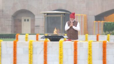Photo of प्रधानमंत्री ने 80वें स्वतंत्रता दिवस पर राजघाट पहुंचकर महात्मा गांधी को दी श्रद्धांजलि