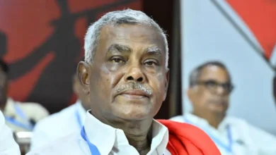 Photo of तमिलनाडु में बड़ा प्रशासनिक विवाद: CPI और CPI(M) कार्यकर्ताओं का डेटा मांगने वाले तहसीलदार को पद से हटाया गया, कलेक्टर ने वापस लिया आदेश