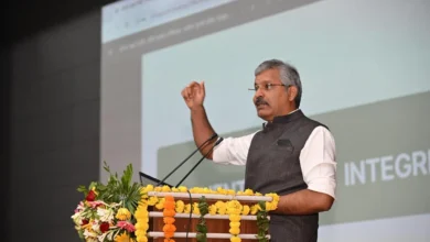 Photo of हमें अपनी भाषा, जड़ और पृष्ठभूमि पर गर्व होना चाहिए: दुर्गेश सिंह