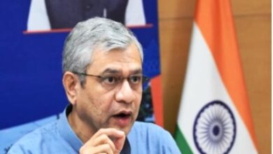 Photo of पूर्वांचल में रेल नेटवर्क मजबूत करने के लिए सात प्रमुख कॉरिडोर पर काम जारी: वैष्णव
