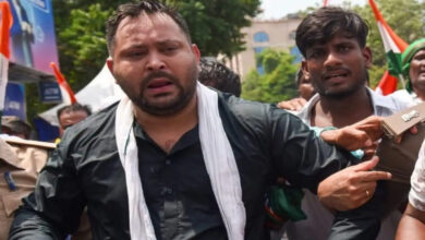 Photo of बिहार की सड़कों पर उबला सियासी पारा: पटना में ‘लोक भवन’ मार्च के दौरान तेजस्वी यादव और मीसा भारती हिरासत में, पुलिस ने दागी वाटर कैनन