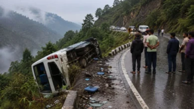 Photo of हिमाचल के ऊना में दर्दनाक सड़क हादसा, श्रद्धालुओं से भरी गाड़ी गहरी खाई में गिरी; 50 लोग घायल