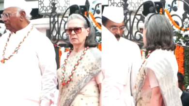 Photo of ‘वंदे मातरम’ पर घमासान: बंकिम चंद्र के वंशज सुमित्रो चटर्जी ने सोनिया गांधी को पत्र लिखकर मांगी बिना शर्त माफी, कहा- यह लाखों शहीदों का अपमान है