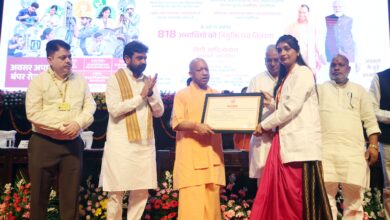 Photo of मुख्यमंत्री योगी के हाथों 21 युवाओं को मिला नियुक्ति पत्र
