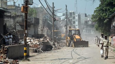 Photo of दक्षिण दिल्ली में सड़क चौड़ीकरण अभियान के अंतर्गत बीस ‘अवैध’ मकानों और कृषि गृहों को किया गया ध्वस्त