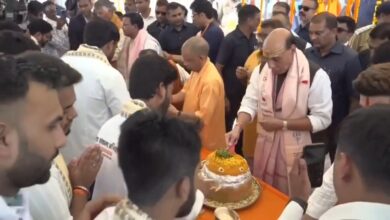 Photo of योगी आदित्यनाथ ने प्रधानमंत्री नरेन्द्र मोदी के 25 वर्षों के सार्वजनिक जीवन को बताया सुशासन, सेवा और अंत्योदय का प्रतीक