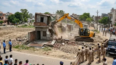 Photo of लखनऊ में सरकारी जमीन पर चला बुलडोजर, आवास विकास परिषद ने मुक्त कराई 6 करोड़ की संपत्ति