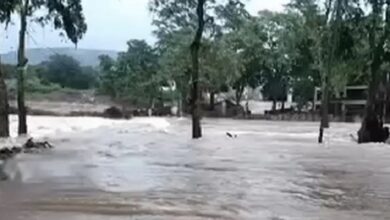 Photo of चित्रकूट में फिर उफान पर मंदाकिनी, 26 दिन में दूसरी बार बाढ़ जैसे हालात