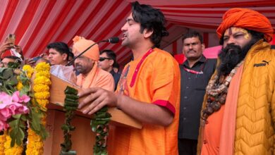 Photo of Kolkata : दुर्गापूजा में मांसाहार को लेकर विवाद, धीरेंद्र कृष्ण शास्त्री के बयान के खिलाफ कांग्रेस ने पुलिस में दर्ज कराई शिकायत