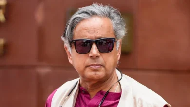 Photo of ‘इस महा-बकवास और बेकार सॉफ्टवेयर को तुरंत हटाएं’! चुनाव आयोग के ‘ईसीआईनेट’ ऐप पर शशि थरूर का सबसे तीखा प्रहार, मची भारी खलबली
