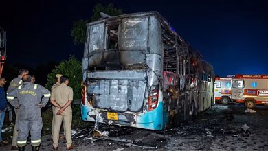 Photo of यमुना एक्सप्रेसवे पर रूह कंपा देने वाला महा-हादसा! मौत का ‘चैंबर’ बनी चलती स्लीपर बस, 9 यात्रियों की जिंदा जलकर दर्दनाक मौत, मची भारी चीख-पुकार