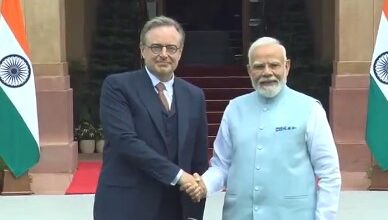 Photo of प्रधानमंत्री मोदी ने बेल्जियम के अपने समकक्ष बार्ट डी वेवर से की मुलाकात, द्विपक्षीय संबंधों को मजबूत करने पर जोर