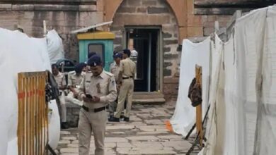 Photo of मप्र के धार में भोजशाला के पीछे निर्धारित भूमि पर हुई जुमे की नमाज, गर्भगृह में हुआ हनुमान चालीसा का पाठ