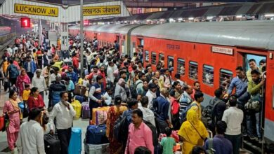 Photo of दिवाली पर घर आना हुआ मुश्किल! दिल्ली-मुंबई से लखनऊ की ट्रेनों में 260 पार वेटिंग, वापसी में सीटें खाली