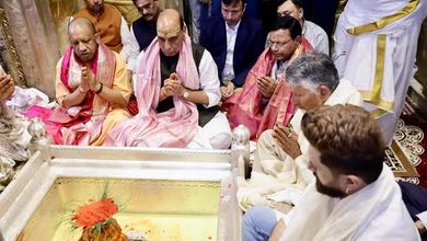 Photo of रक्षा मंत्री व मुख्यमंत्री ने किया बाबा विश्वनाथ का दर्शन-पूजन