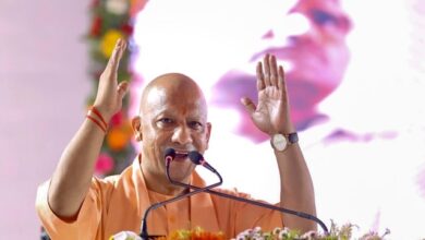 Photo of ग्राम प्रहरियों को योगी की डबल सौगात, मानदेय में बढ़ोतरी के साथ पांच लाख तक कैशलेस इलाज :