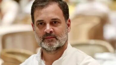 Photo of लंच के बाद राहुल गांधी समेत इंडी गठबन्धन के सांसद राजघाट पहुंचे, चुनाव आयोग के खिलाफ लगातार तीसरे दिन प्रदर्शन