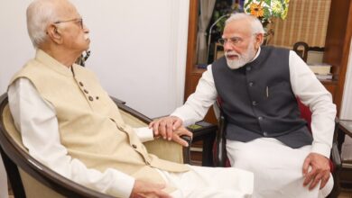 Photo of मोदी ने आडवाणी से उनके आवास पर मुलाकात की, आशीर्वाद लिया