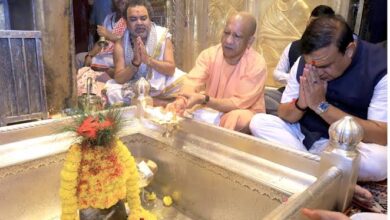 Photo of मुख्यमंत्री योगी और असम के मुख्यमंत्री हिमंता ने काशी कोतवाल और बाबा विश्वनाथ का किया दर्शन-पूजन